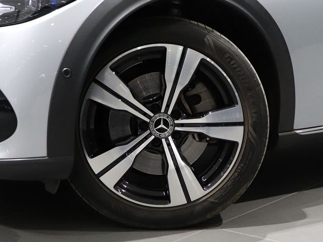 MERCEDES BENZ C CLAS 2023 Image 31