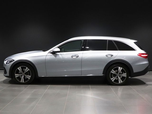 MERCEDES BENZ C CLAS 2023 Image 31