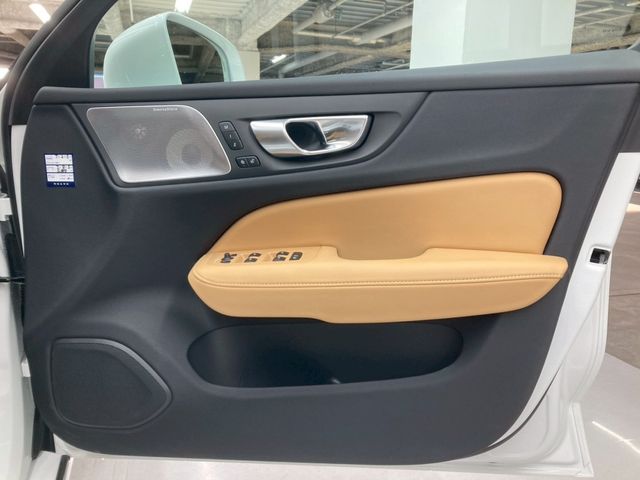 VOLVO V60 2025 Image 31
