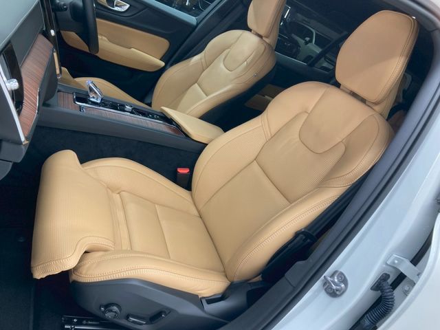 VOLVO V60 2025 Image 31