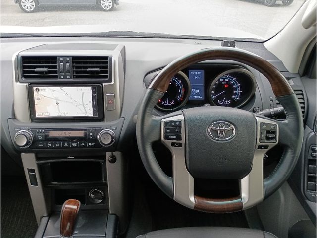TOYOTA LANDCRUISER PRADO 2012 Image 31
