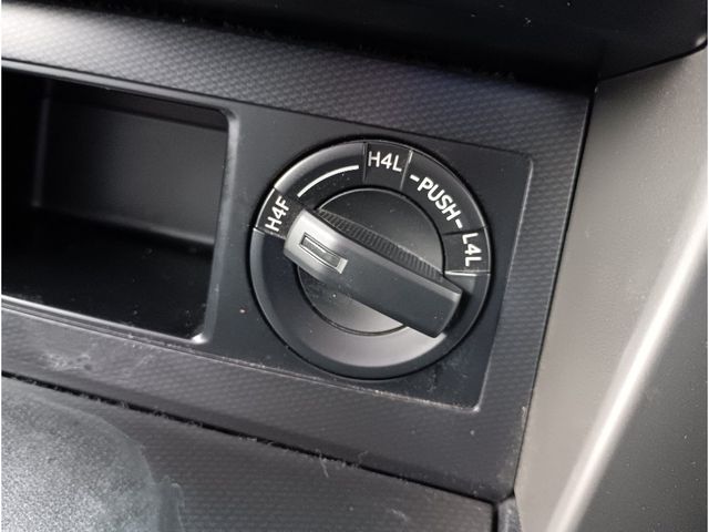 TOYOTA LANDCRUISER PRADO 2012 Image 31