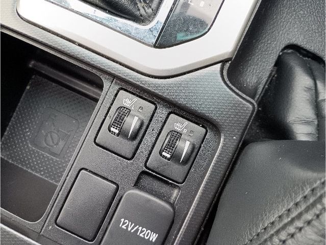 TOYOTA LANDCRUISER PRADO 2012 Image 31