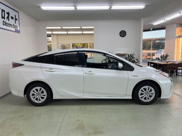 TOYOTA PRIUS 2018 Image 31