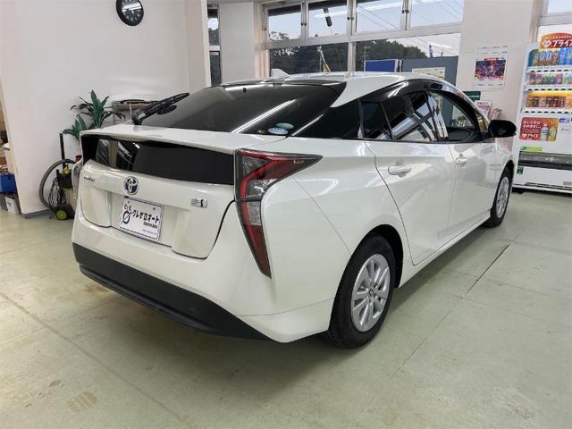 TOYOTA PRIUS 2018 Image 31