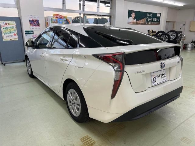TOYOTA PRIUS 2018 Image 31