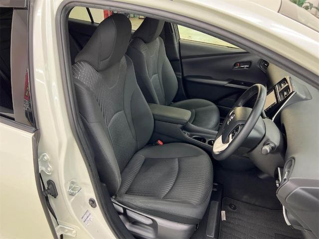 TOYOTA PRIUS 2018 Image 31