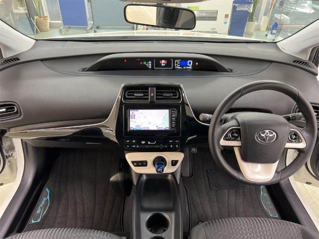 TOYOTA PRIUS 2018 Image 31