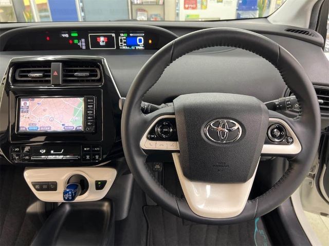 TOYOTA PRIUS 2018 Image 31