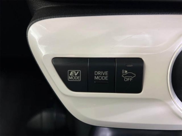 TOYOTA PRIUS 2018 Image 31