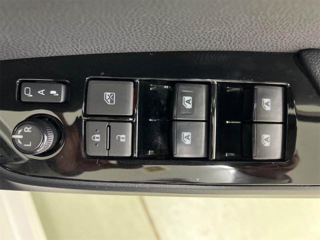 TOYOTA PRIUS 2018 Image 31