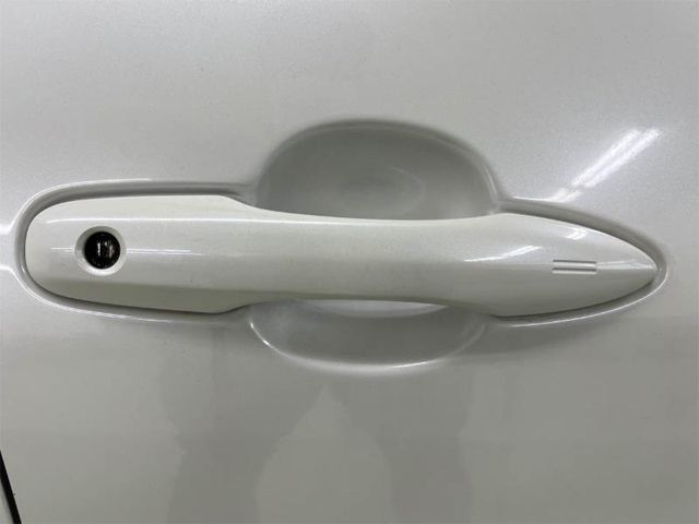 TOYOTA PRIUS 2018 Image 31