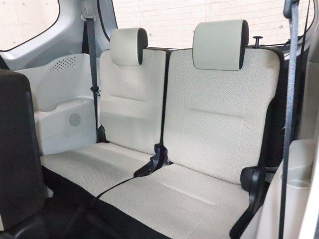 TOYOTA SIENTA 2018 Image 31