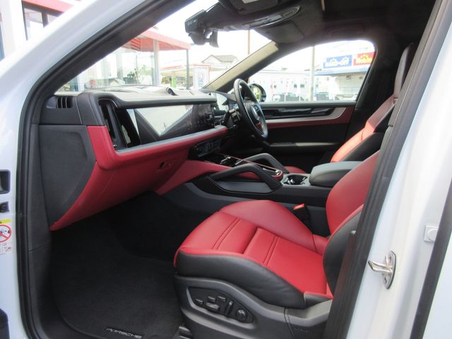 PORSCHE CAYENNE COUP 2024 Image 31