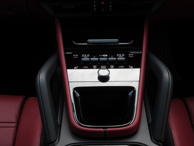 PORSCHE CAYENNE COUP 2024 Image 31