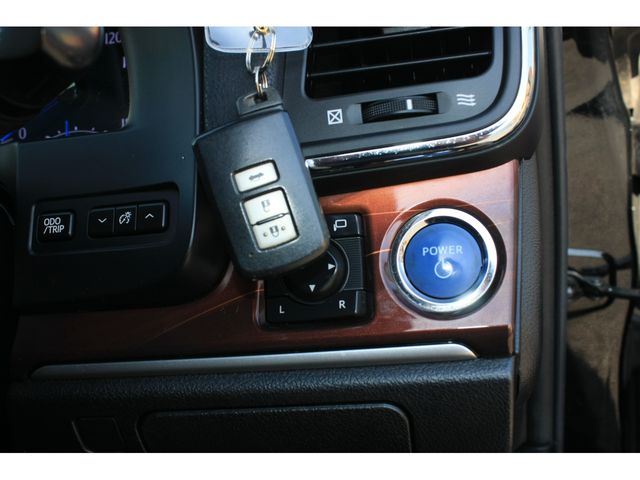 TOYOTA CROWN SEDAN HYBRID 2013 Image 31