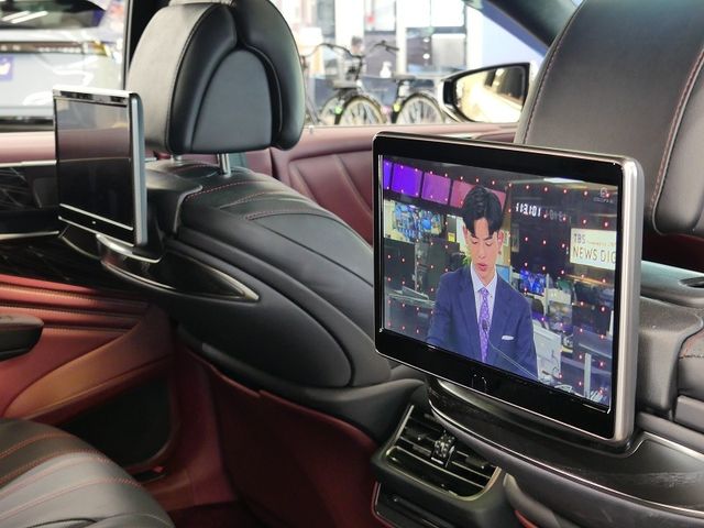 TOYOTA LEXUS LS500H 2021 Image 31