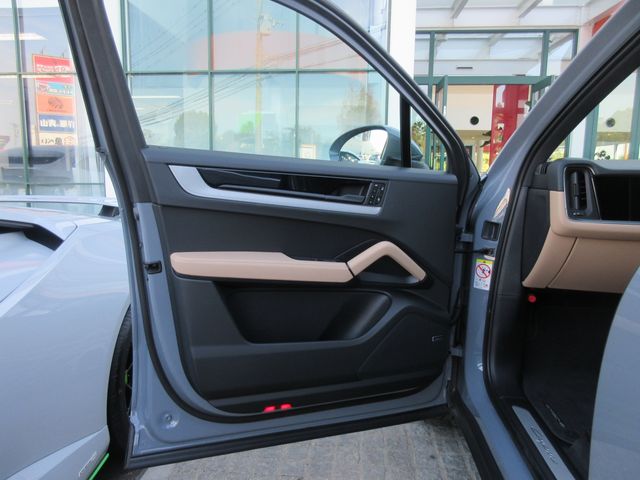 PORSCHE CAYENNE 2024 Image 31