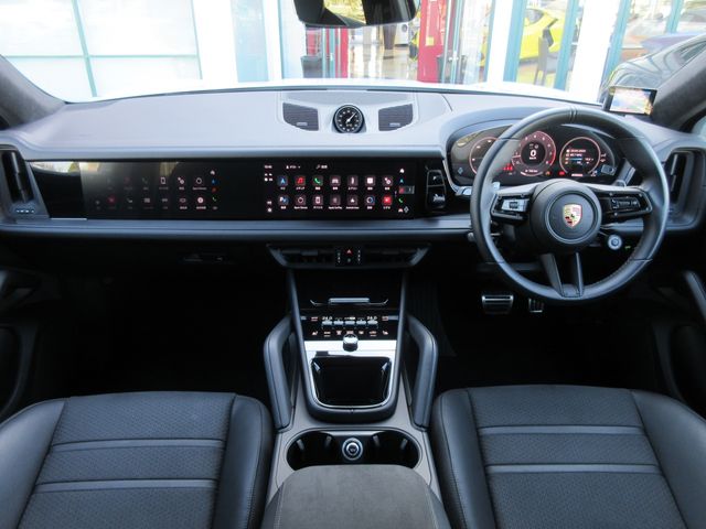 PORSCHE CAYENNE COUP 2024 Image 31