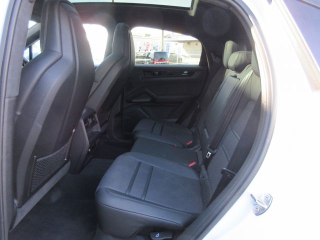 PORSCHE CAYENNE COUP 2024 Image 31