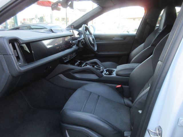 PORSCHE CAYENNE COUP 2024 Image 31