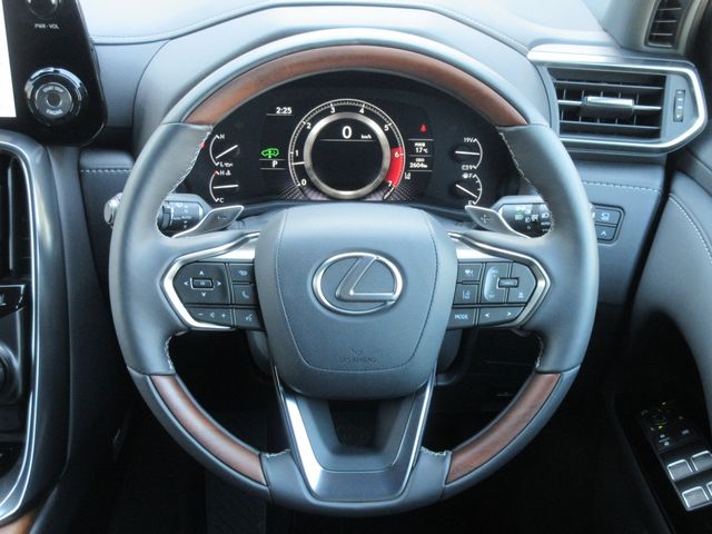 TOYOTA LEXUS LX600 2024 Image 31