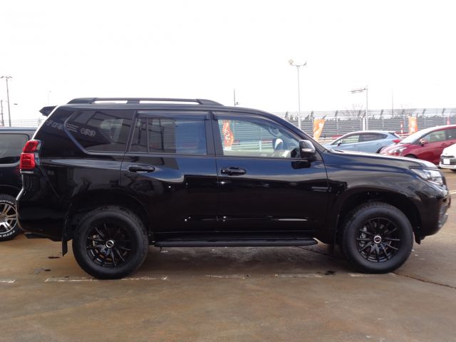 TOYOTA LANDCRUISER PRADO 2022 Image 31