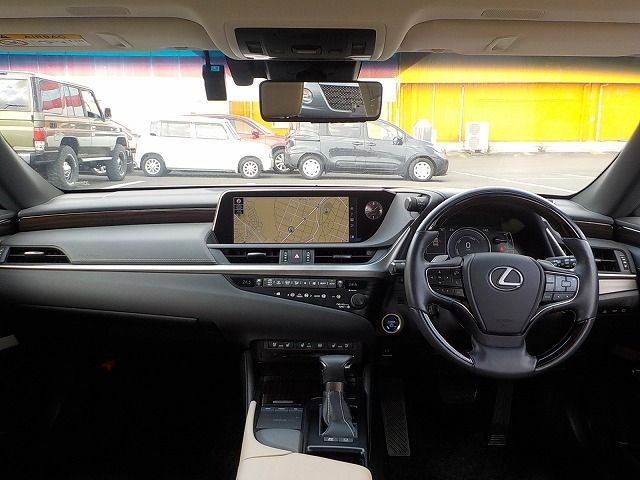 TOYOTA LEXUS ES300H 2019 Image 31