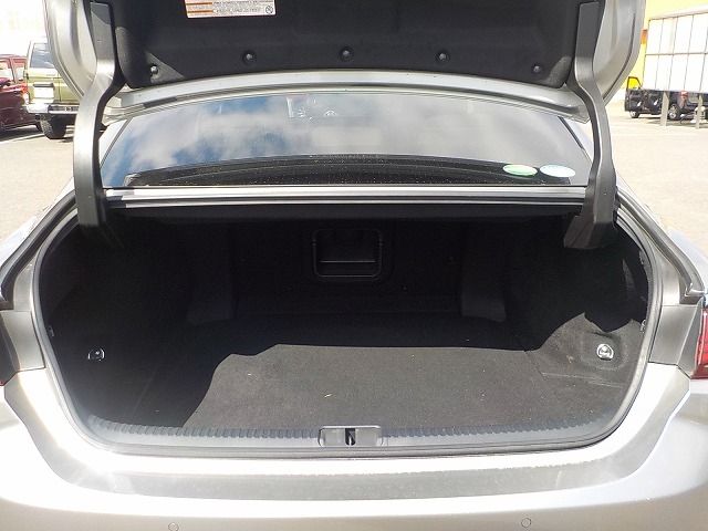 TOYOTA LEXUS ES300H 2019 Image 31