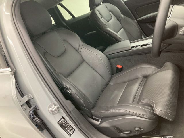 VOLVO V60 2025 Image 31