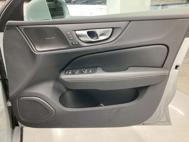 VOLVO V60 2025 Image 31