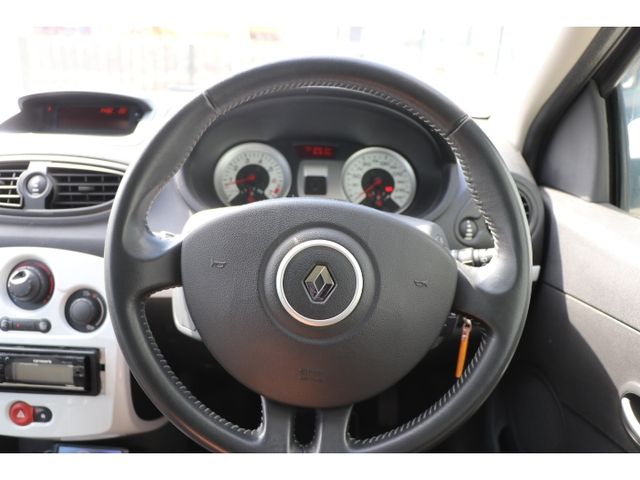 RENAULT LUTECIA 2011 Image 31