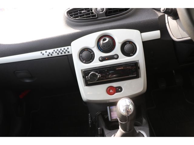 RENAULT LUTECIA 2011 Image 31