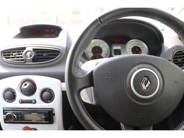 RENAULT LUTECIA 2011 Image 31