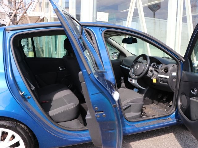 RENAULT LUTECIA 2011 Image 31