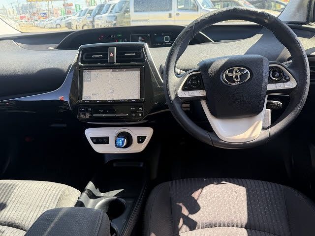TOYOTA PRIUS 2017 Image 31