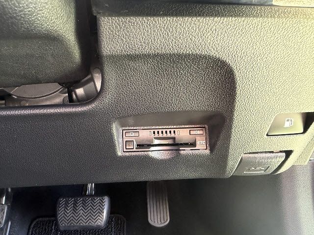 TOYOTA PRIUS 2017 Image 31