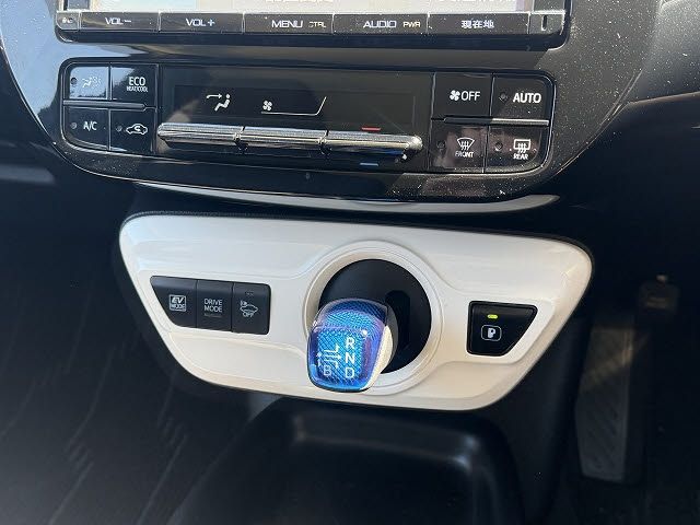 TOYOTA PRIUS 2017 Image 31