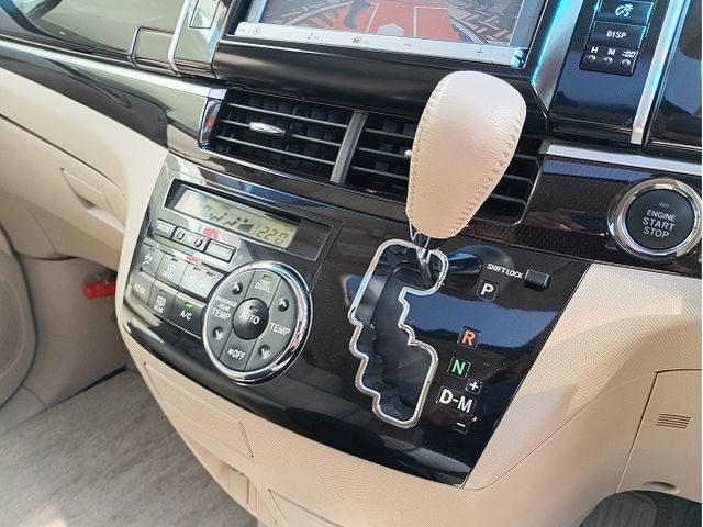 TOYOTA ESTIMA 2013 Image 31