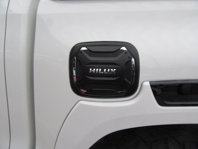 TOYOTA HILUX 4WD 2023 Image 31
