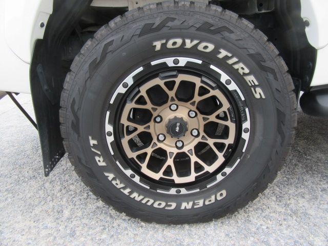 TOYOTA HILUX 4WD 2023 Image 31