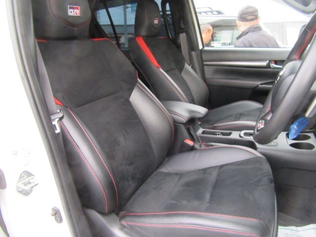 TOYOTA HILUX 4WD 2023 Image 31