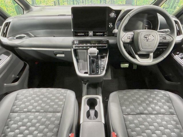 TOYOTA VOXY HYBRID 2024 Image 31