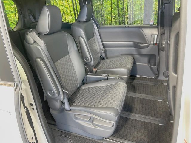 TOYOTA VOXY HYBRID 2024 Image 31