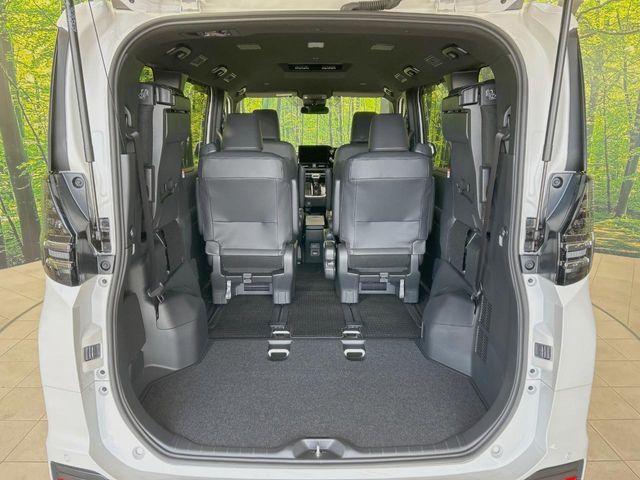 TOYOTA VOXY HYBRID 2024 Image 31