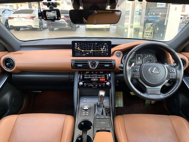 TOYOTA LEXUS IS300H 2023 Image 31