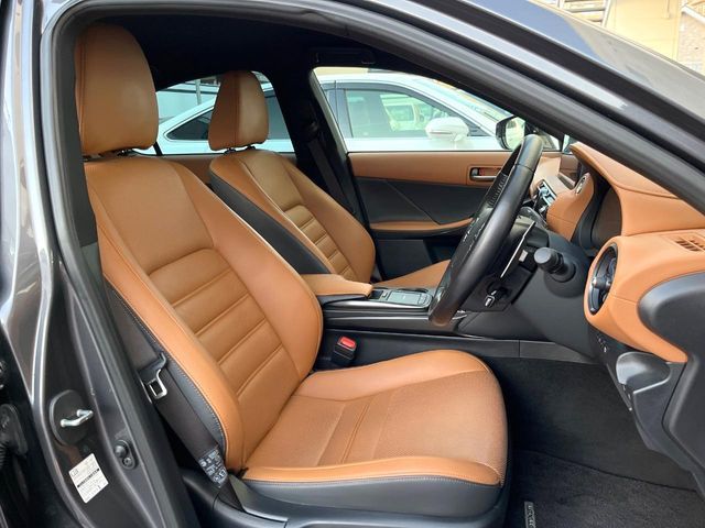 TOYOTA LEXUS IS300H 2023 Image 31