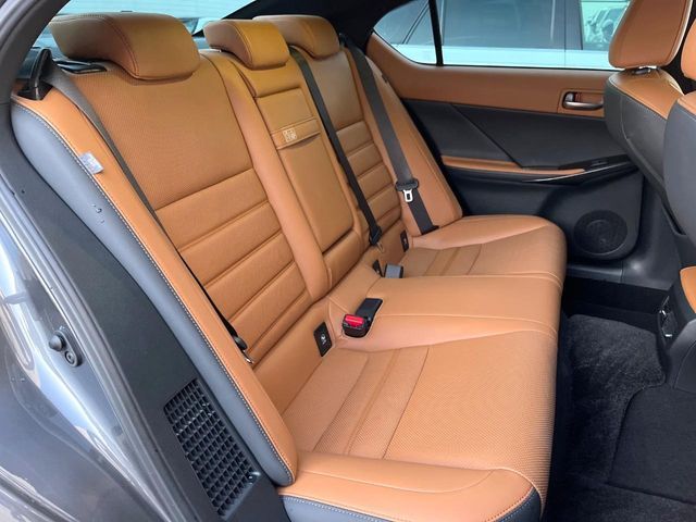 TOYOTA LEXUS IS300H 2023 Image 31