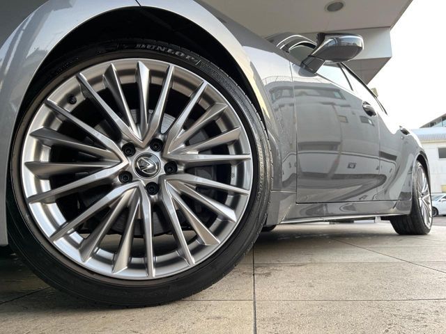 TOYOTA LEXUS IS300H 2023 Image 31