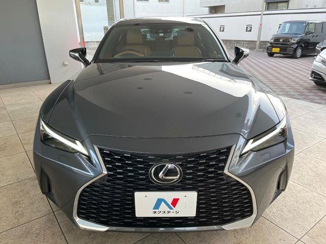 TOYOTA LEXUS IS300H 2023 Image 31